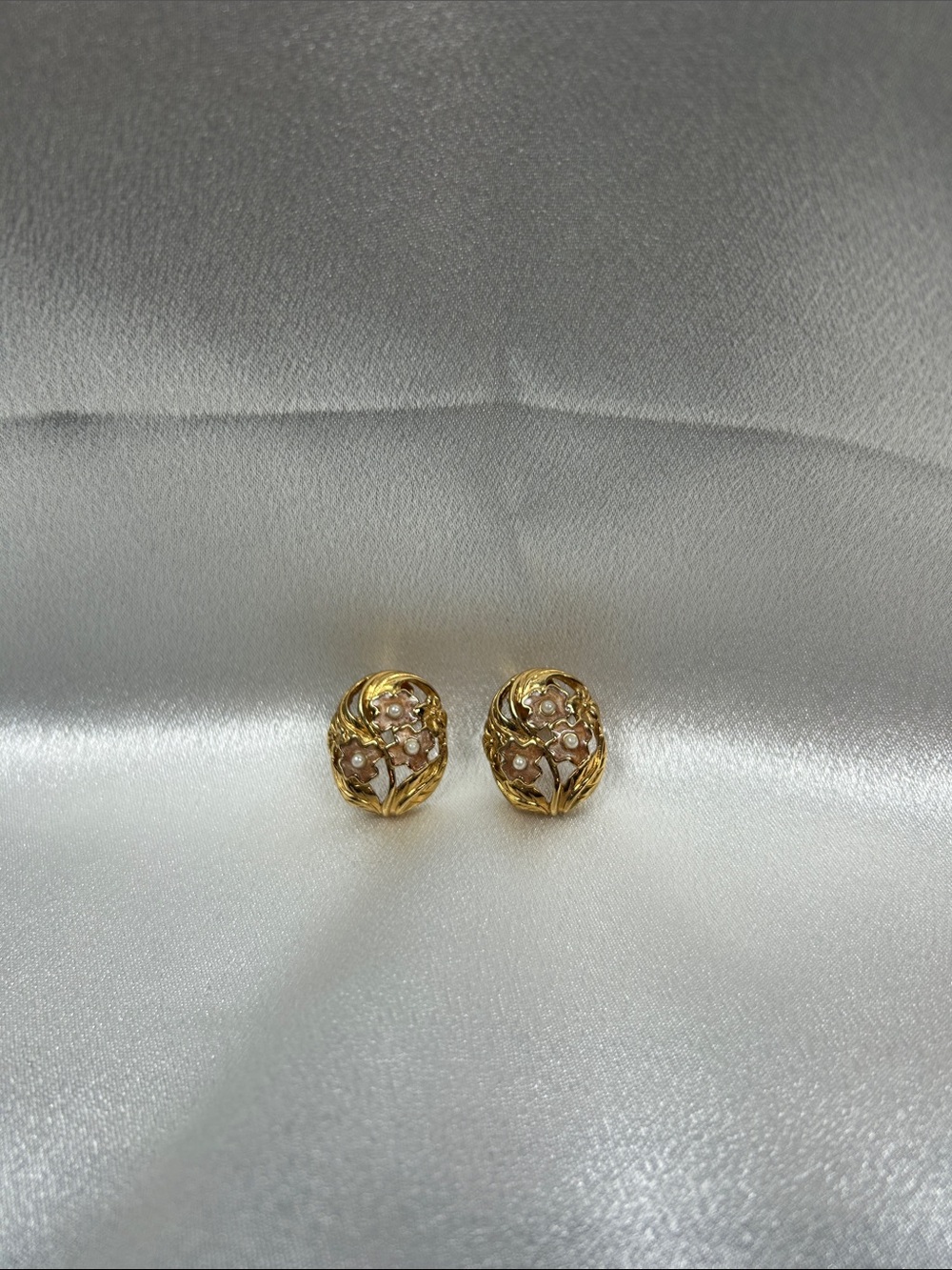 Avon Vintage Springtime floral earrings
